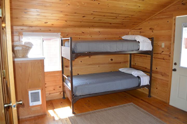 No Name City Luxury Cabins & RV