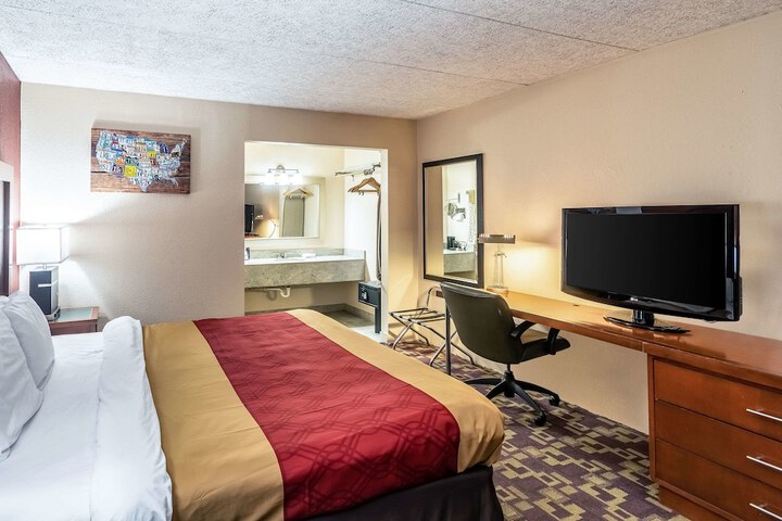 Room 11 of 33