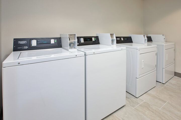 Holiday Inn Express & Suites Milwaukee Nw Park Place by IHG