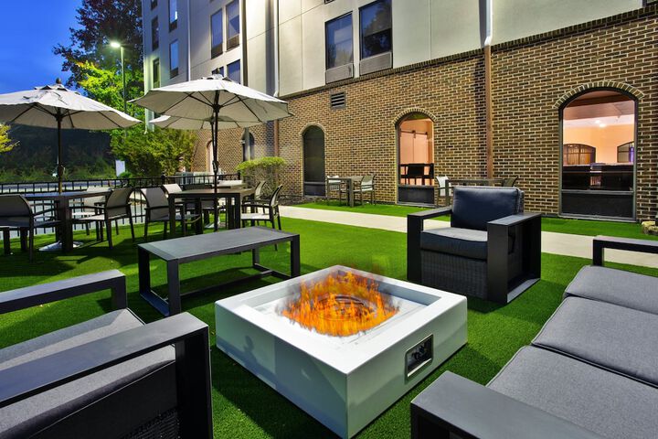 Terrace/Patio 33 of 34