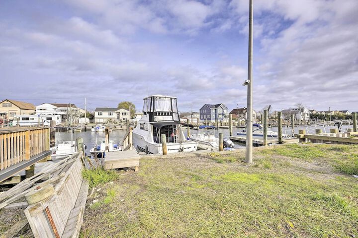 Island Park Couples Escape 1 Mi to Beach!
