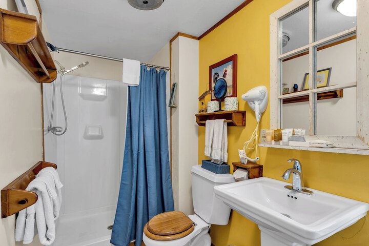 Room 169 of 256