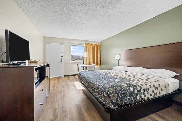 Room 25 of 27