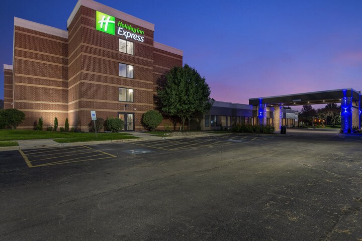 Holiday Inn Express Naperville by IHG