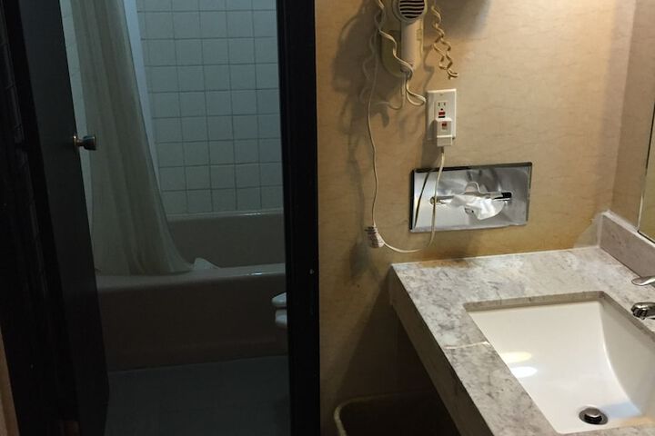 Room 32 of 37