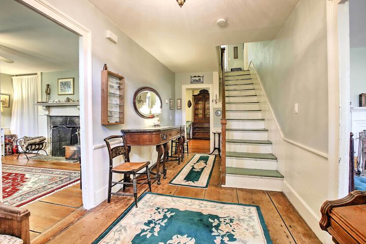 Historic Huntington Home - Walk to Westfield River