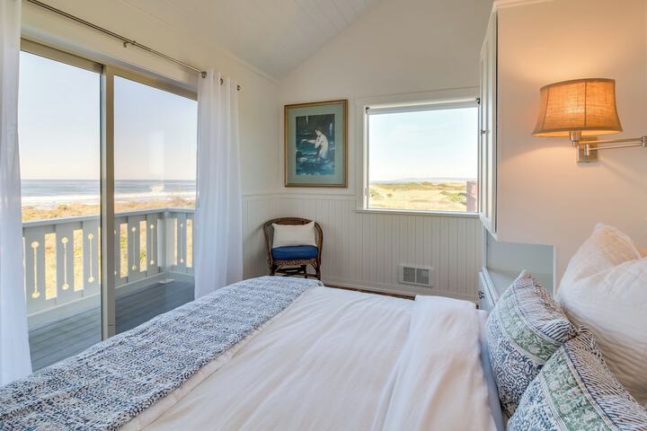 Beachfront Bandon Vacation Rental w / Ocean View!