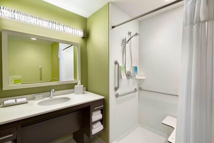 Room 12 of 27