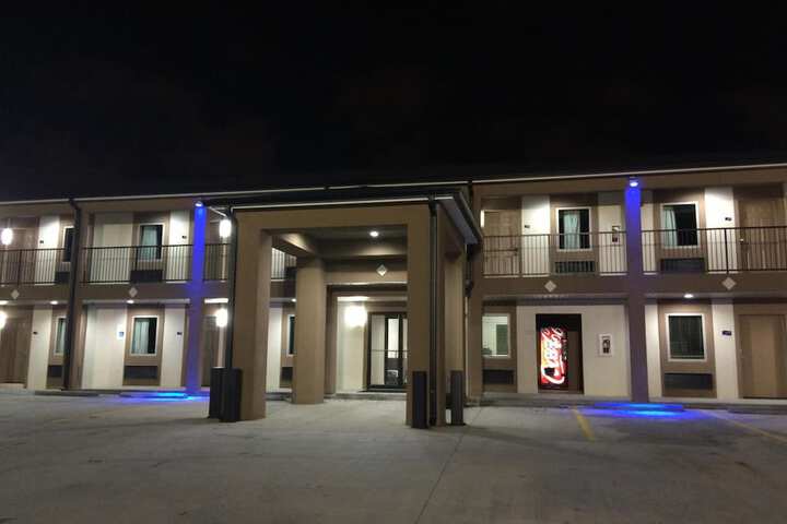 Paradise Inn & Suites