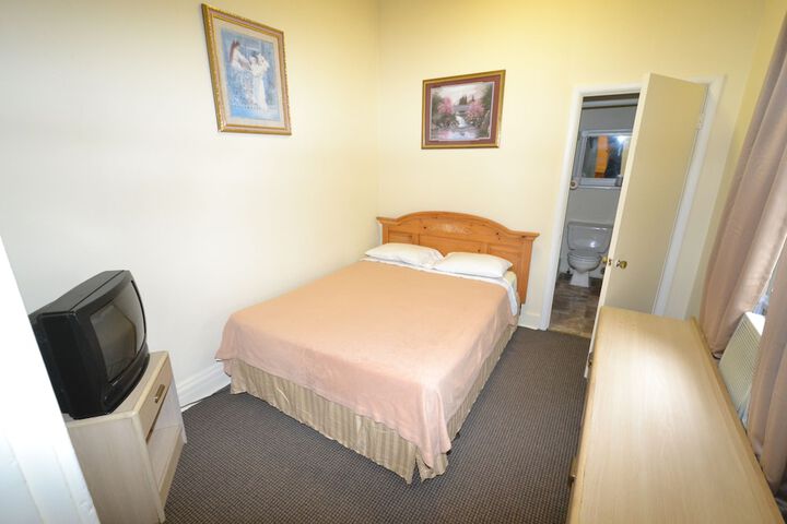Room 22 of 38