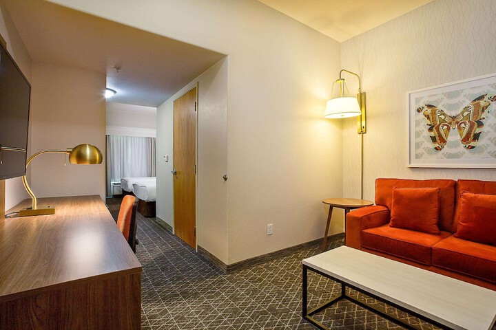 Room 17 of 37