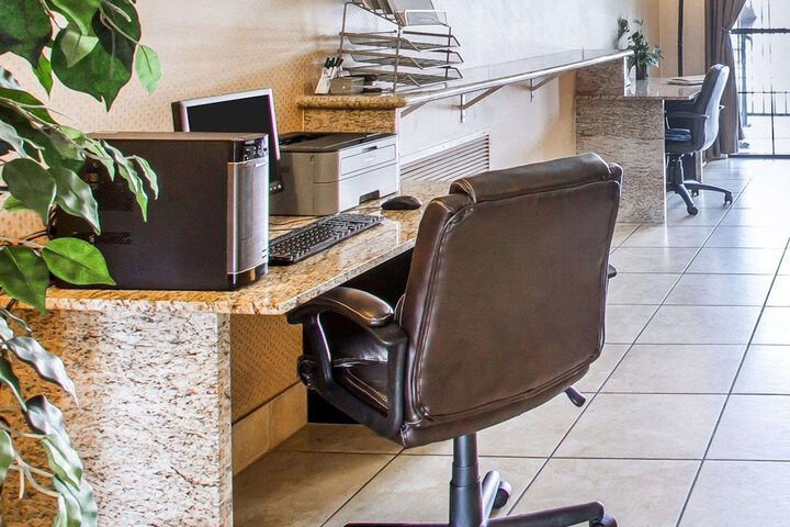 Business Center 27 of 28