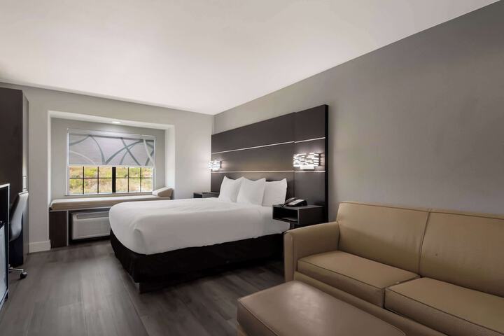 Room 20 of 33