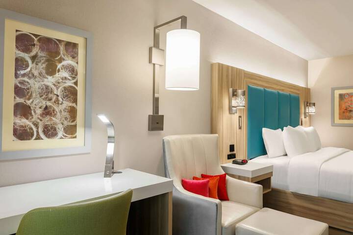 Room 14 of 33