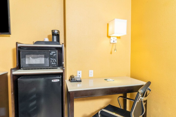 Room 13 of 37