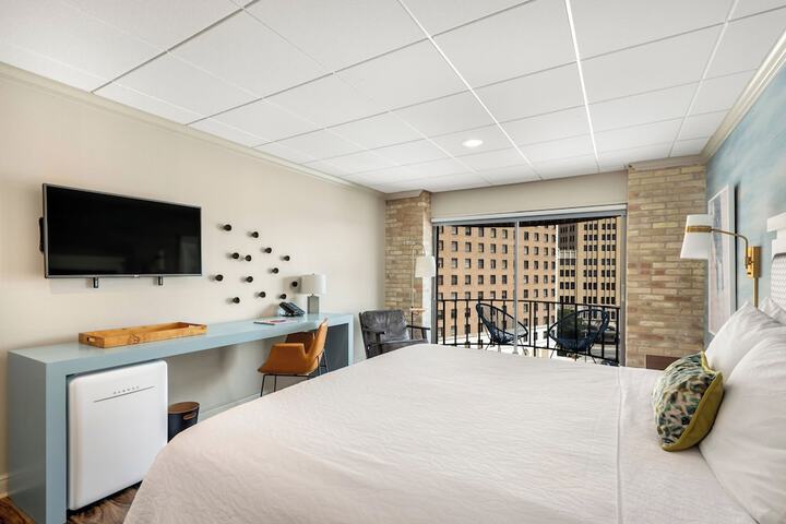 Room 81 of 250