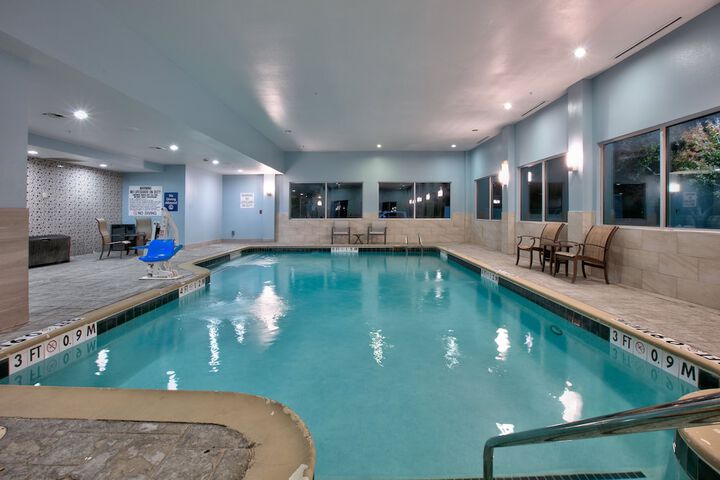 Holiday Inn Express & Suites North Dallas at Preston by IHG