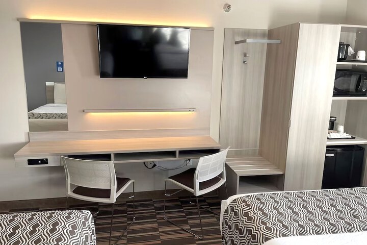 Room 10 of 35