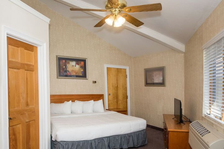 Room 4 of 33