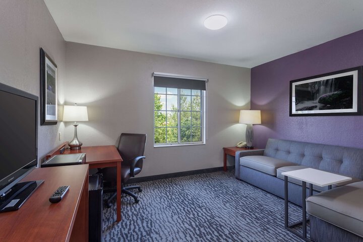 La Quinta Inn & Suites by Wyndham Knoxville North I-75