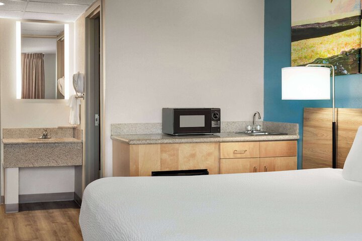 Days Inn by Wyndham Hershey