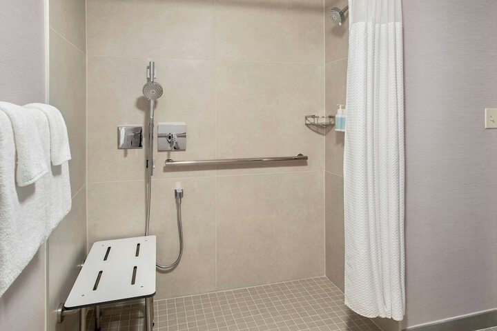 Courtyard by Marriott Dallas Arlington / Entertainment Dist