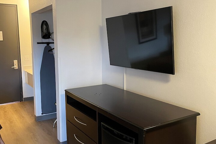 Room 15 of 33
