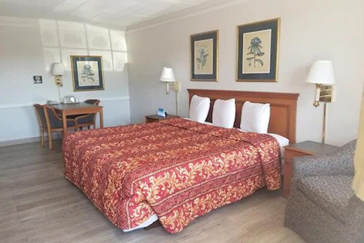 Room 14 of 34