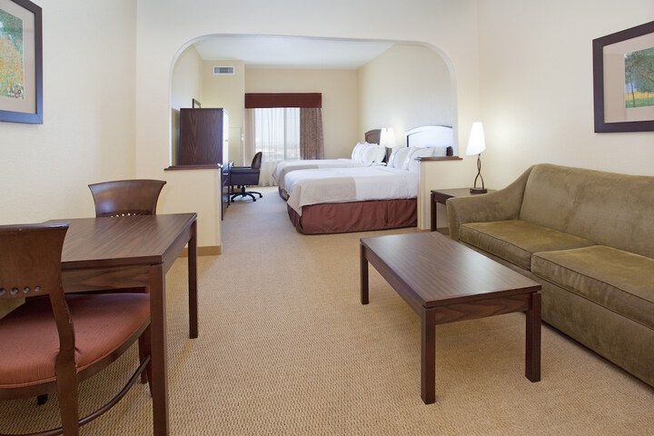 Room 11 of 26