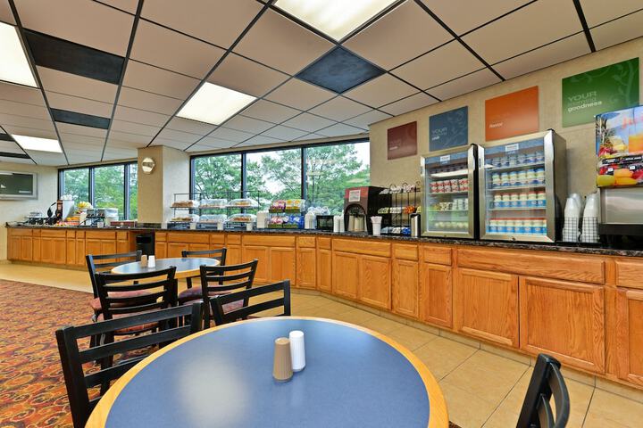 Breakfast/Coffee Service 54 of 65