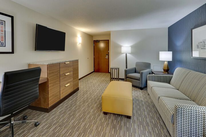 Room 53 of 83