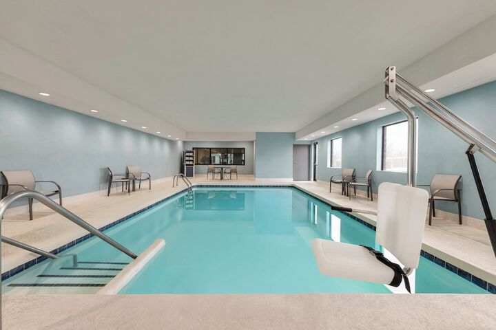 Holiday Inn Express Hotel & Suites Edmond by IHG