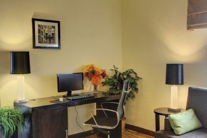 Business Center 22 of 23