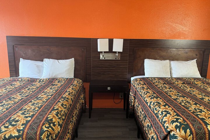 Room 6 of 7