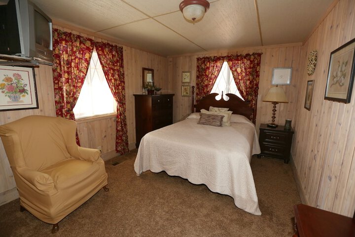 Room 210 of 399
