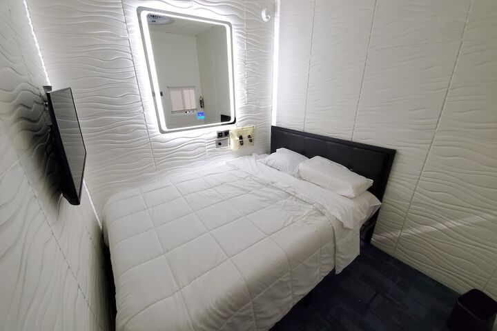 Room 18 of 20