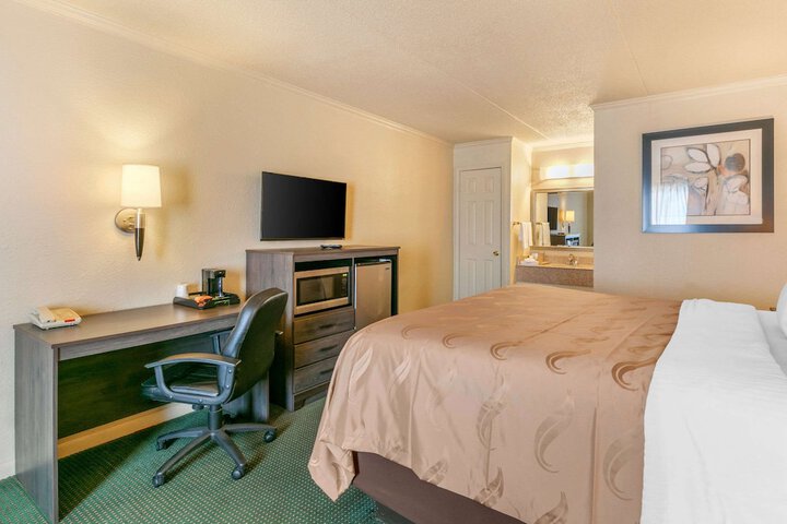 Room 10 of 25