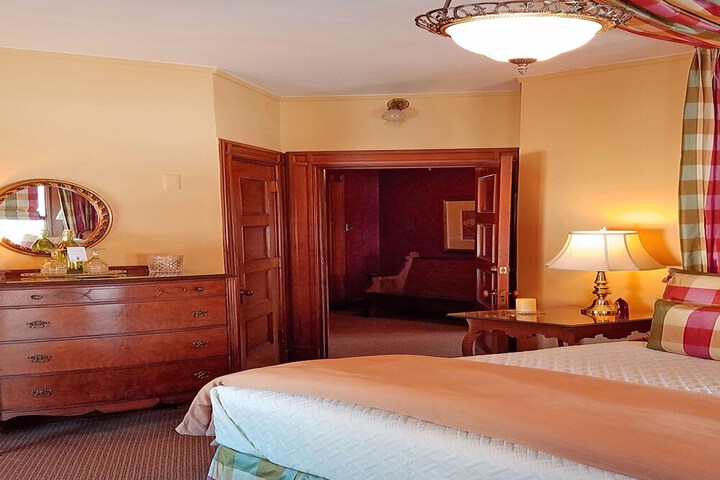 Room 19 of 98