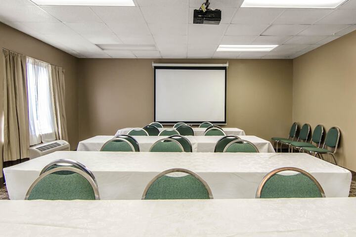 Quality Suites St. Joseph