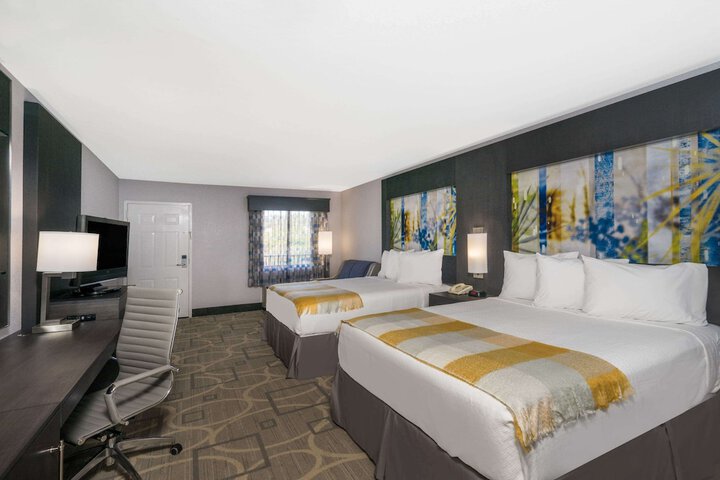 Room 13 of 18