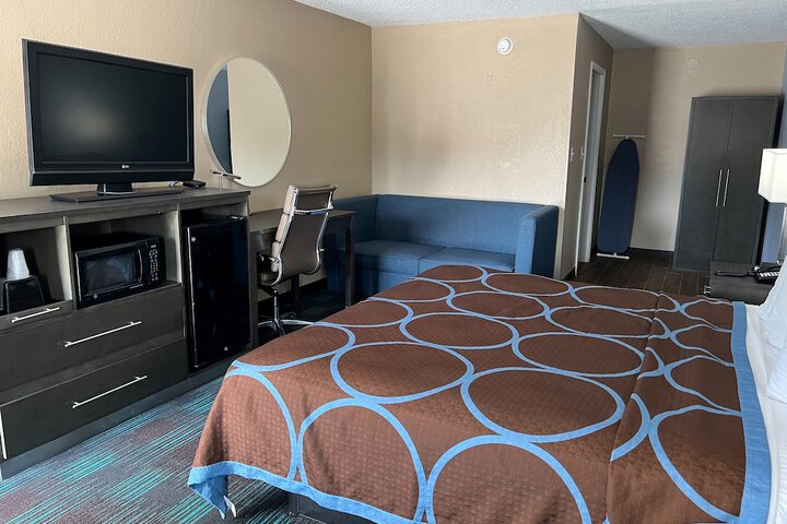 Room 7 of 10