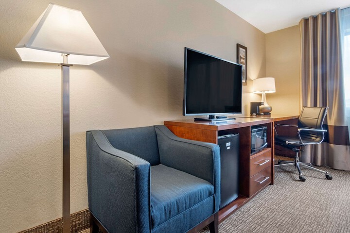 Comfort Inn & Suites South Hill I-85