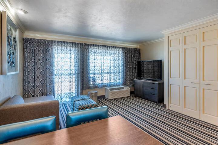 Lincoln Sands Oceanfront Resort an Ascend Collection Hotel