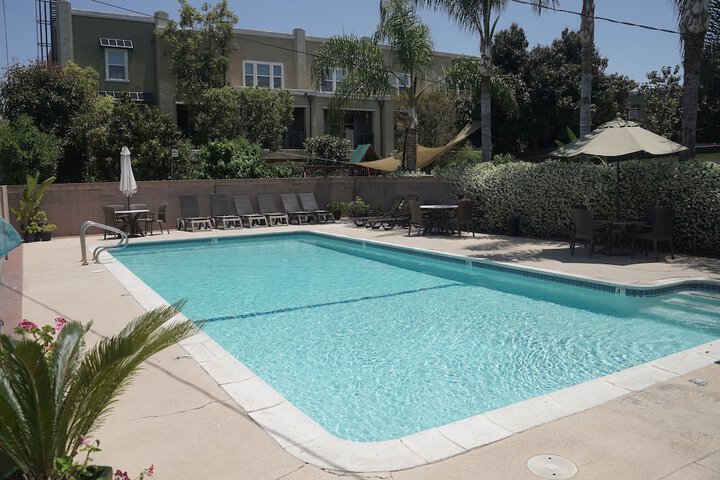 Harbor Inn & Suites
