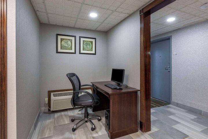 Business Center 42 of 43