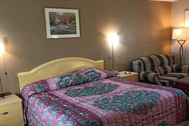 Room 13 of 27
