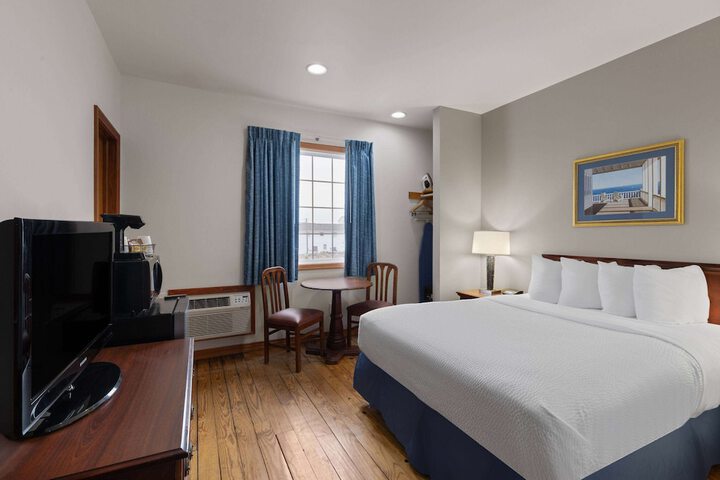 Room 17 of 48