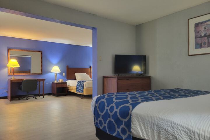 Room 27 of 40