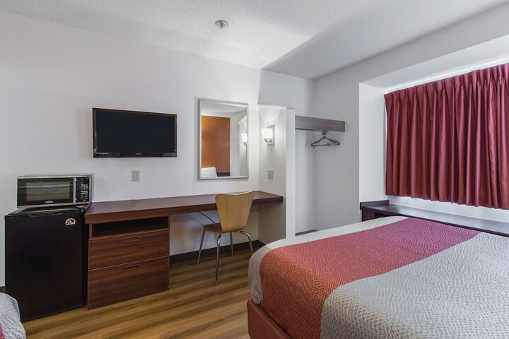 Room 19 of 33