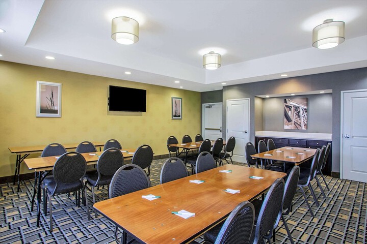 La Quinta Inn & Suites by Wyndham Karnes City - Kenedy